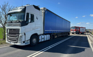 Zderzenie ciężarówki z osobówką na DK10