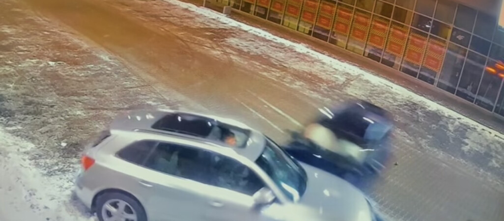 Driftował na parkingu. Wpadł w inne auto [VIDEO]