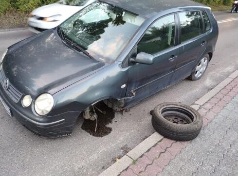 Pijany w sztok 22-latek wjechał w krawężnik. Z ulicy trafił do wi� - grafika