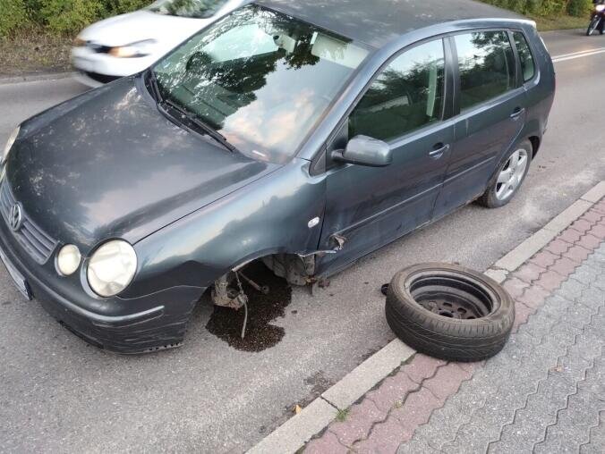 Pijany w sztok 22-latek wjechał w krawężnik. Z ulicy trafił do wi� - grafika