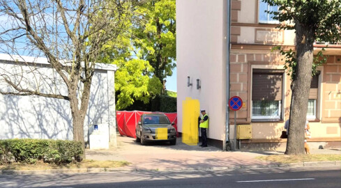 7-latka zginęła pod kołami samochodu... na podwórku - grafika