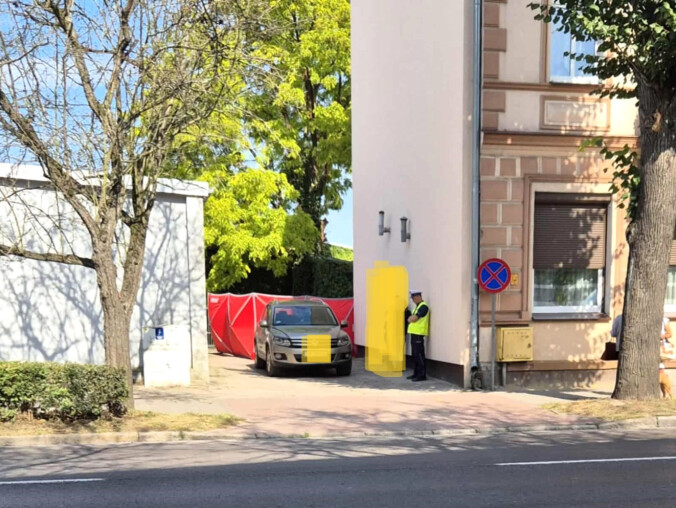 7-latka zginęła pod kołami samochodu... na podwórku - grafika