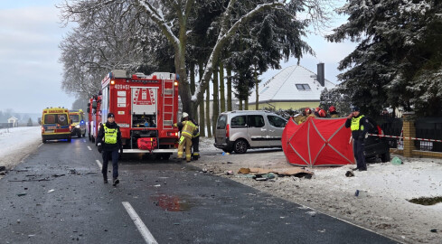 Tragedia na drodze nieopodal Chodzieży. Zginęła matka i 4-letnie dz - grafika