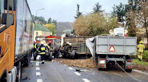 Zdarzenie drogowe na DK11. Droga zablokowana - grafika