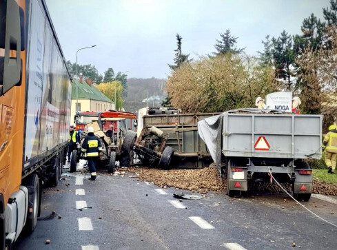 Zdarzenie drogowe na DK11. Droga zablokowana [AKTUALIZACJA] - grafika