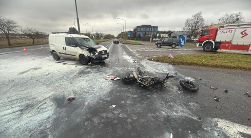 Wypadek na Wojska Polskiego. Motocykl stanął w płomieniach - grafika