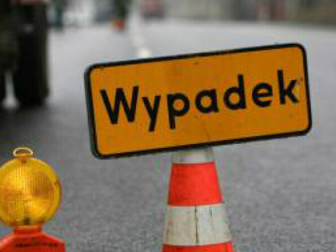 Po wypadku trzy osoby trafiły do szpitala - grafika