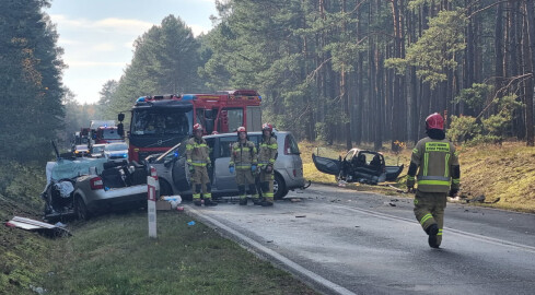 Zderzenie trzech aut. Trzy osoby ranne, jedna ciężko - grafika