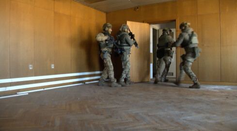 Akcja kontrterrorystów i strażaków - grafika