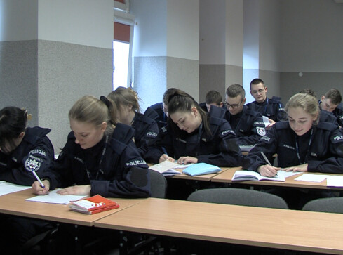 Kobiety w policji służą od stu lat - grafika
