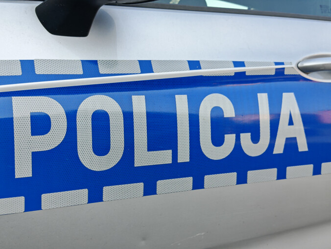 1,5 roczne dziecko zatrzasnęło się w samochodzie - grafika