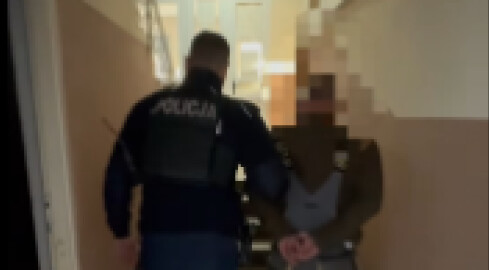 4 promile za kółkiem! Kierowca Forda nie miał prawa jazdy - VIDEO - grafika