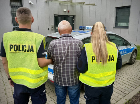 73-latek z zakazem prowadzenia doprowadził do zderzenia trzech aut - grafika