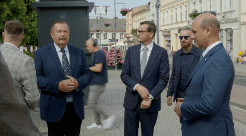 Morawiecki w Czarnkowie: przywrócę program inwestycji - grafika