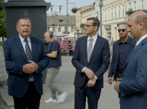 Morawiecki w Czarnkowie: przywrócę program inwestycji - grafika