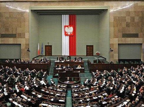 Dwukadencyjność w Sejmie? PSL "szantażuje" koalicję - grafika