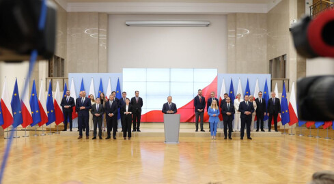 Jeden odchodzi. Drugi przychodzi. Dziś zaprzysiężenie - grafika