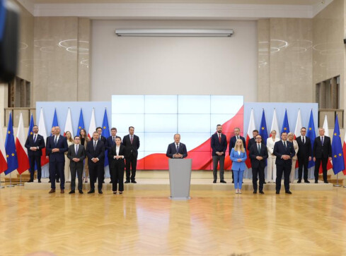 Jeden odchodzi. Drugi przychodzi. Dziś zaprzysiężenie - grafika