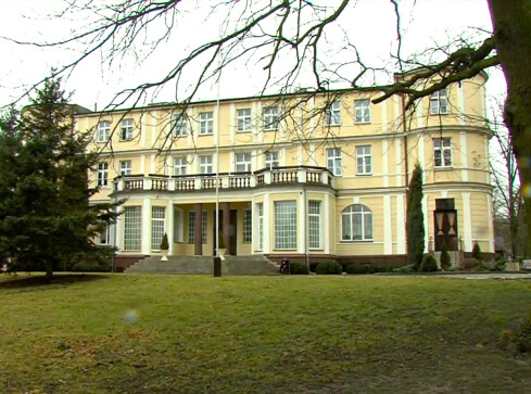 Fotowoltaika na DPS-ach. Będzie taniej dla powiatu - grafika