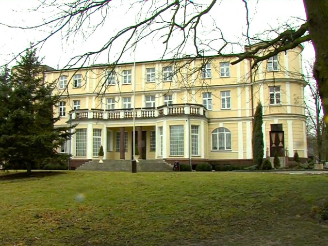 Fotowoltaika na DPS-ach. Będzie taniej dla powiatu - grafika