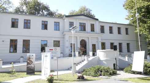 Klinika Pro Medica&Sport w Pałacu Nieżychowie - grafika