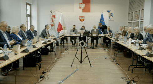 Stagnacja powiatu pilskiego czy spłacanie długów po poprzednikach? - grafika