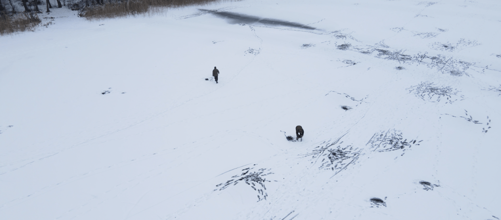 Niebezpieczna zabawa na lodzie - VIDEO
