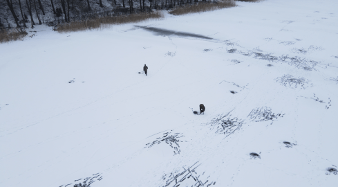 Niebezpieczna zabawa na lodzie - VIDEO - grafika
