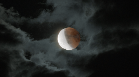 Krwawy Księżyc nad Piłą [ZDJĘCIA] - grafika