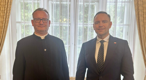 Ksiądz z Piły - duszpasterz kiboli kapelanem Prezydenta - grafika