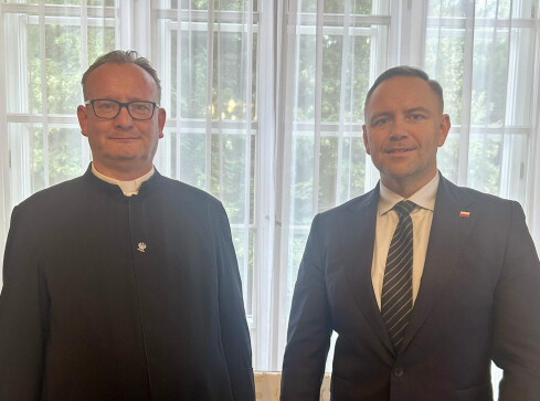 Ksiądz z Piły - duszpasterz kiboli kapelanem Prezydenta - grafika