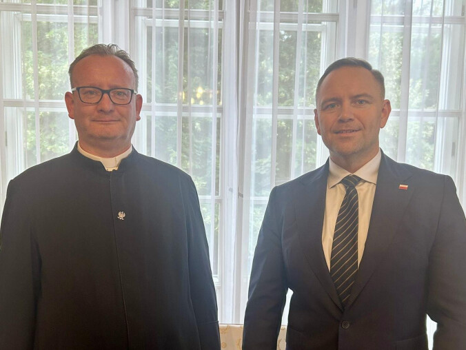 Ksiądz z Piły - duszpasterz kiboli kapelanem Prezydenta - grafika