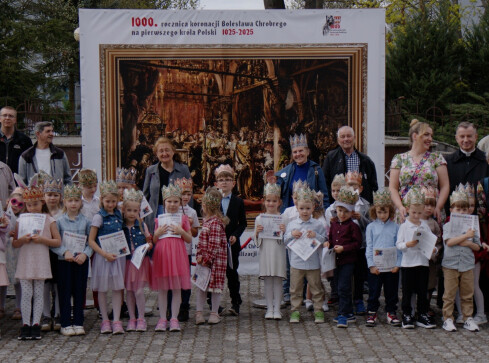 Reprodukcja obrazu Jana Matejki stanęła przed kościołem św. Rodzi - grafika