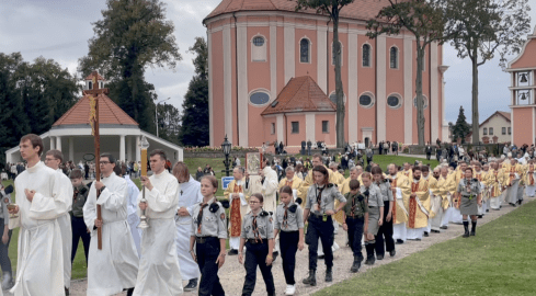 Wierni przybyli z całej diecezji - grafika