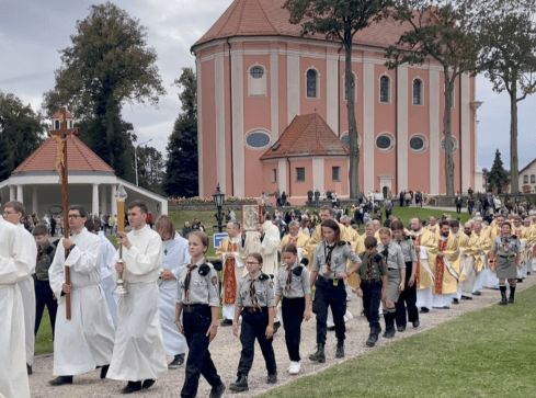 Wierni przybyli z całej diecezji - grafika