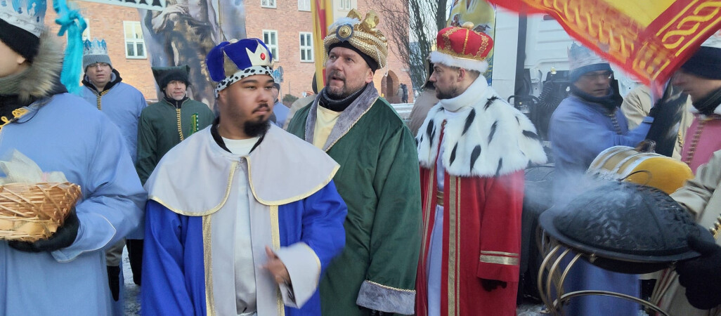 Pilanie z koronami na głowach szli w Orszaku Trzech Króli