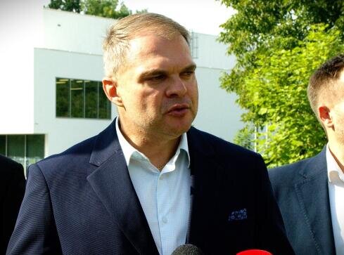 Finanse i zarobki lekarzy. Radny pyta, dyrektorka odpowiada - grafika