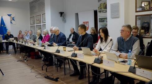 Radni bez służbowych maili. Pytanie o bezpieczeństwo - grafika