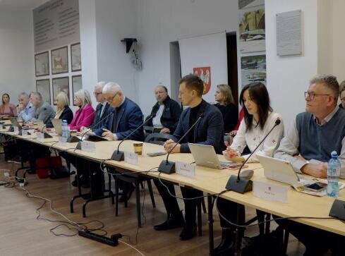 Radni be służbowych maili. Pytanie o bezpieczeństwo - grafika