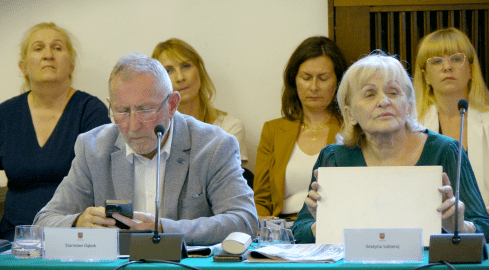 Radna rezygnuje z mandatu. Co dalej? - grafika