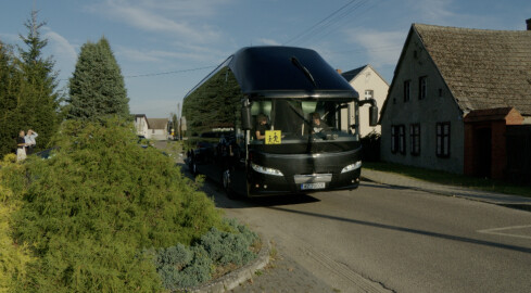 Bony na wycieczki szkolne kością niezgody - grafika