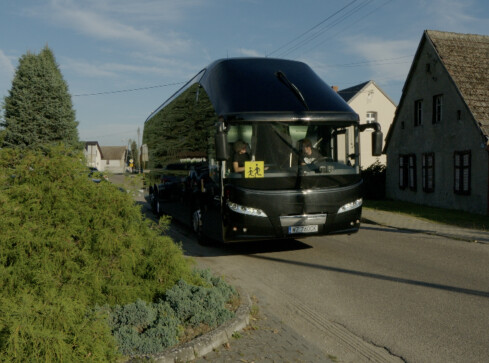 Bony na wycieczki szkolne kością niezgody - grafika