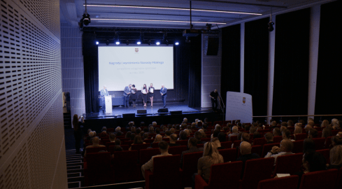 Sportowe nagrody z zarzutami prokuratorskimi w tle - grafika