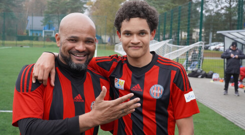 Legenda Ekstraklasy z synem na boisku w Pile - grafika