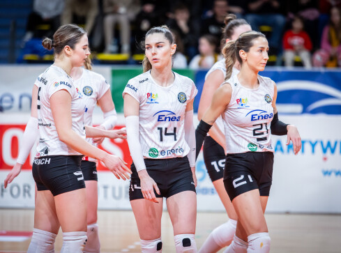 Ciężka przeprawa pilskich siatkarek - grafika