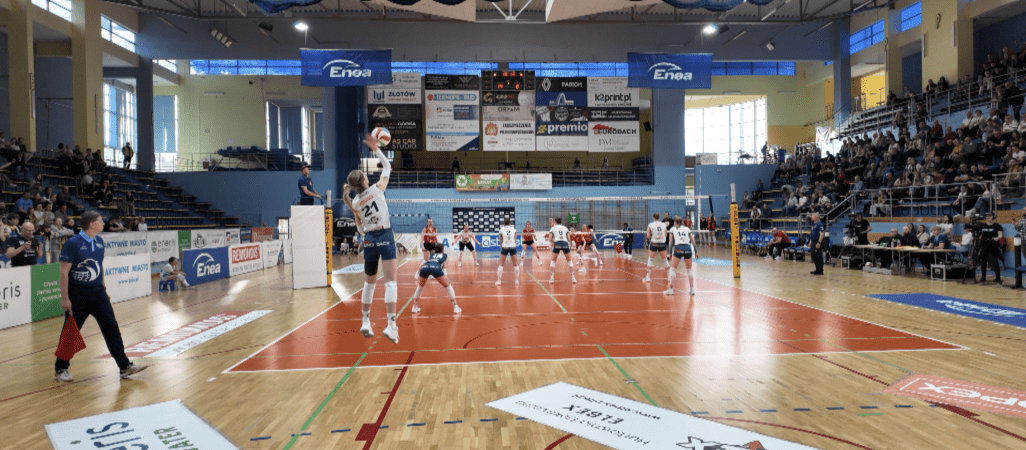 Walka o brąz z pożegnaniem w tle