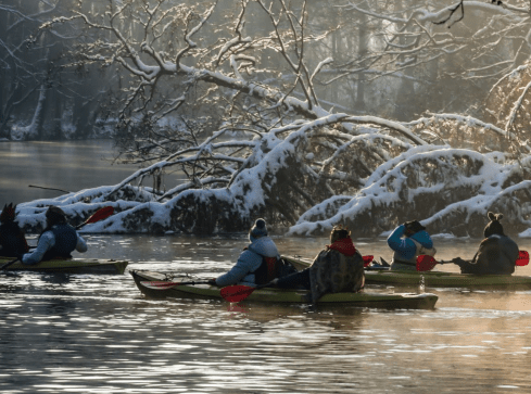 Spłynęli kajakami po Gwdzie. Przy trzynastostopniowym mrozie - grafika