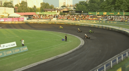 Zacięty bój, doskonałe widowisko żużlowe i czterotysięczna publi - grafika