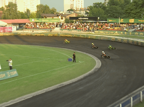 Zacięty bój, doskonałe widowisko żużlowe i czterotysięczna publi - grafika