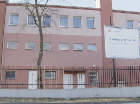  “Zaczęło się rozprzedawanie stadionu przy Okrzei” vs. "St - grafika